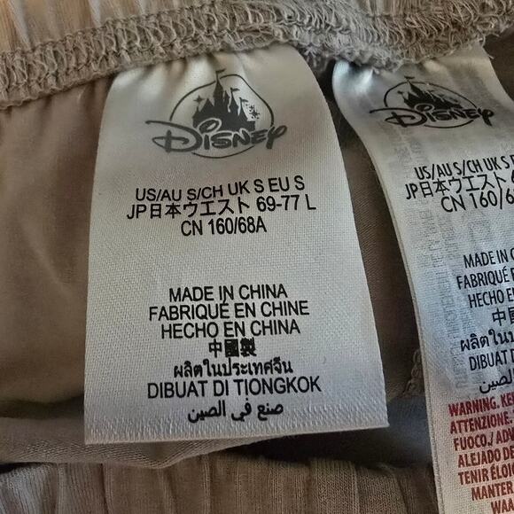 DISNEY PRINCESS COLLECTION IN A LAND FAR AWAY size S Gray T-Shirt and Shorts NWT - Picture 9 of 12